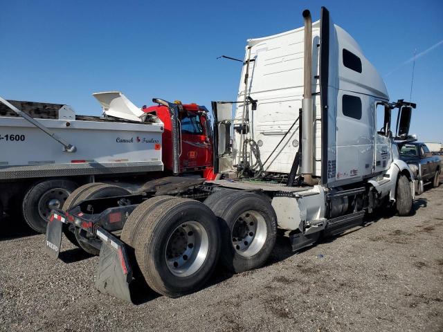 2025 Volvo Vn VIN 4V4NC9EH6SN667228 COPART salvage auction — ROLLOVER, Salvage Title, sold $15,150 on 2026-07-28 (photo 4)
