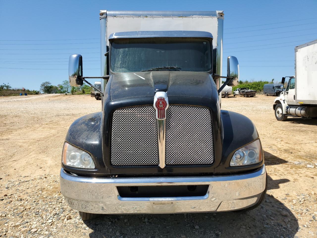 2017 Kenworth Constructi VIN 2NKHHM6X9HM172600 COPART salvage auction — Normal Wear, IL - DEALER ONLY CLEAN TITLE, sold $28,500 on 2026-05-21 (photo 5)