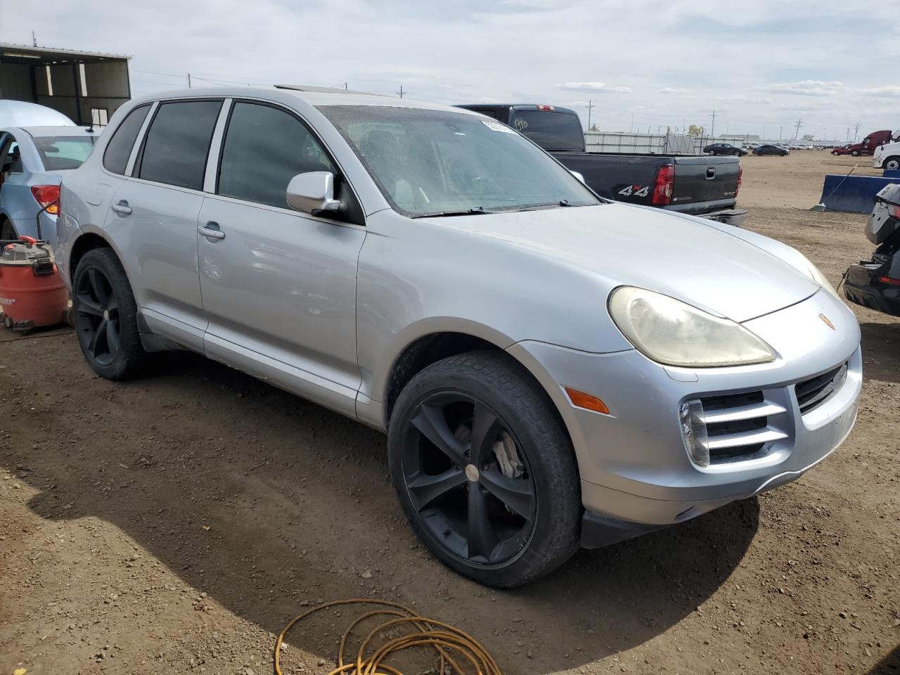 2008 Porsche Cayenne VIN WP1AB29P68LA41509 COPART salvage auction — MECHANICAL, CO - DEALER ONLY CLEAN TITLE, sold $1,100 on 2025-04-15 (photo 4)