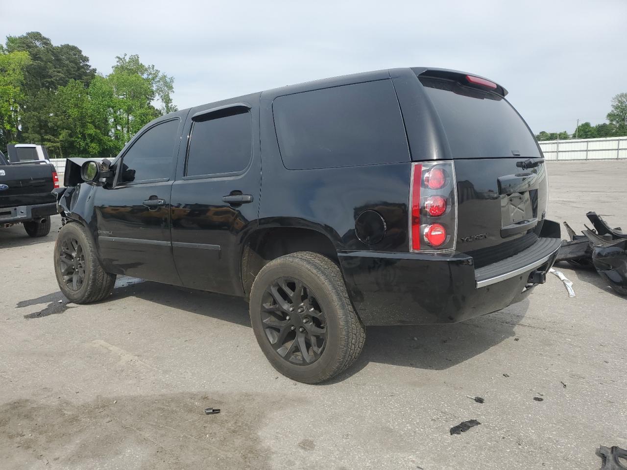 2013 GMC YUKON VIN 1GKS1EEF8DR302996 COPART salvage auction — FRONT END, NC - SALVAGE CERTIFICATE OF TITLE, sold $925 on 2025-06-24 (photo 2)