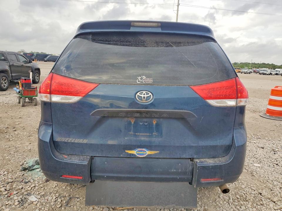 2011 Toyota Sienna VIN 5TDZK3DC4BS025040 COPART salvage auction — FRONT END, Tx - Salvage Vehicle Title, sold $1,550 on 2026-07-02 (photo 6)