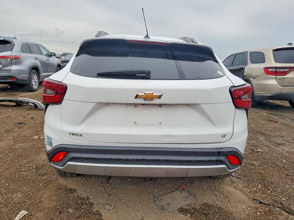 2024 Chevrolet Trax VIN KL77LHE27RC241142 COPART salvage auction — FRONT END, Il - Certificate Of Title, sold $3,400 on 2026-07-15 (photo 6)