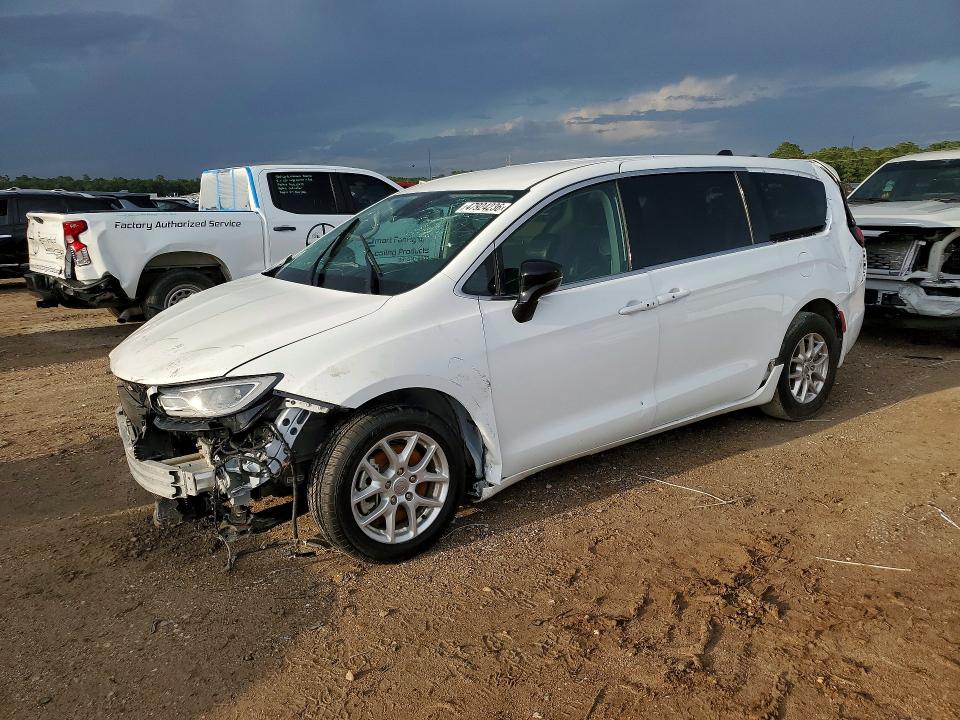 2024 Chrysler Pacifica VIN 2C4RC1BG1RR125218 COPART salvage auction — FRONT END, FL - CERTIFICATE OF DESTRUCTION, sold $8,800 on 2026-07-31 (photo 1)