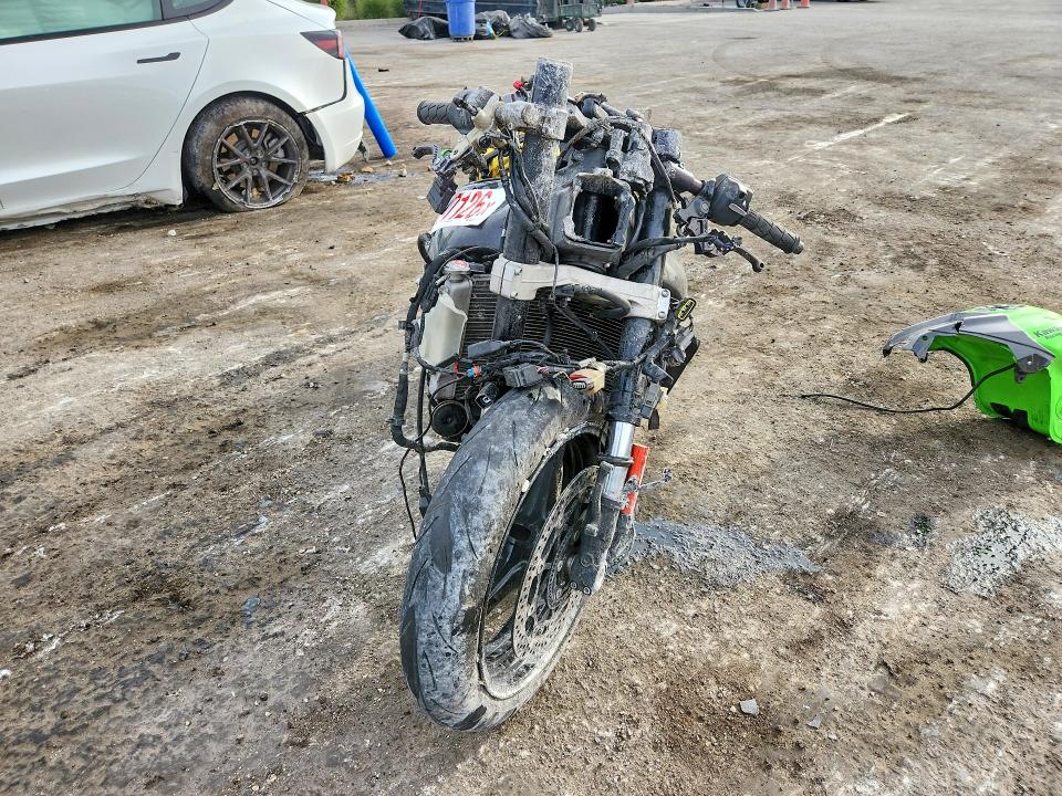 2022 Kawasaki Zx VIN JKBZXVL14NA005715 COPART salvage auction — ROLLOVER, Nv - Salvage Title, sold $1,450 on 2026-07-07 (photo 2)