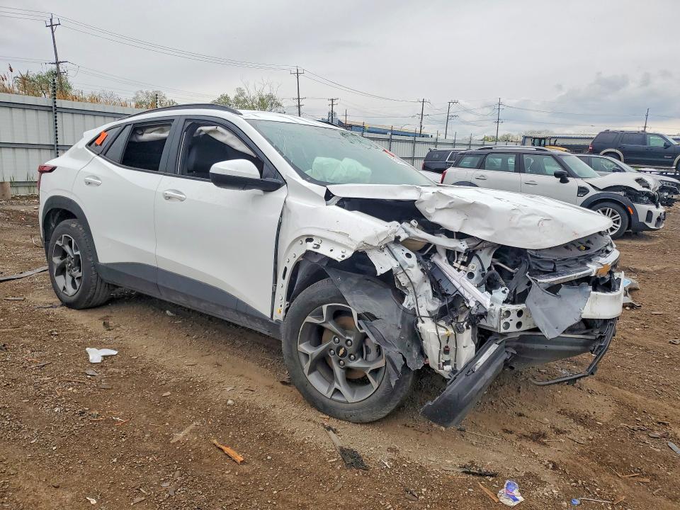 2024 Chevrolet Trax VIN KL77LHE27RC241142 COPART salvage auction — FRONT END, Il - Certificate Of Title, sold $3,400 on 2026-07-15 (photo 4)