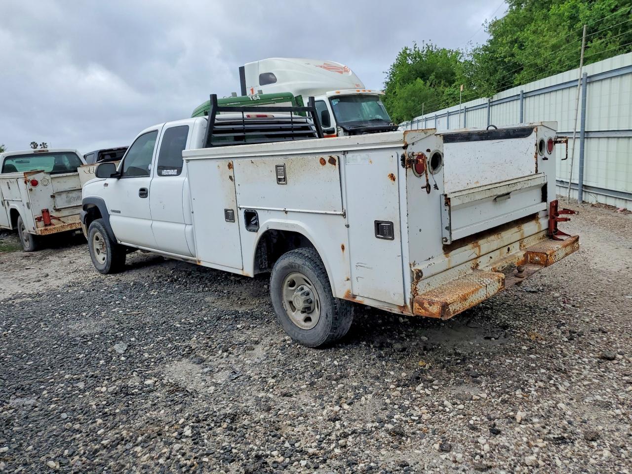 2006 Chevrolet Silverado 2500 VIN 1GCHC29U36E158629 COPART salvage auction — Normal Wear, TX - CERTIFICATE OF TITLE, sold $50 on 2026-07-09 (photo 2)