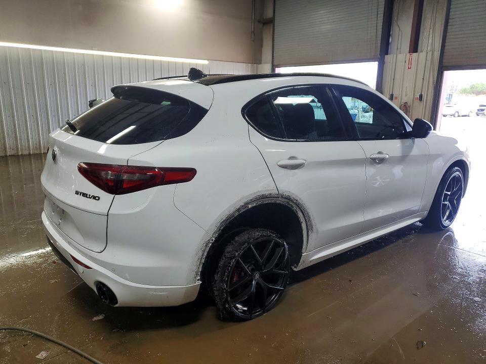 2020 Alfa romeo Stelvio VIN ZASPAKBN4L7C95848 COPART salvage auction — SIDE, Il - Salvage Certificate, sold $12,100 on 2026-07-09 (photo 3)