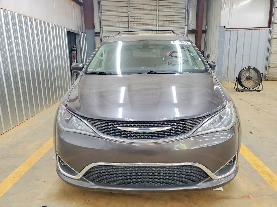 2017 Chrysler Pacifica VIN 2C4RC1BG6HR734299 COPART salvage auction — NORMAL WEAR, Nc - Dealer Only Clean Title, sold $3,300 on 2026-08-24 (photo 5)