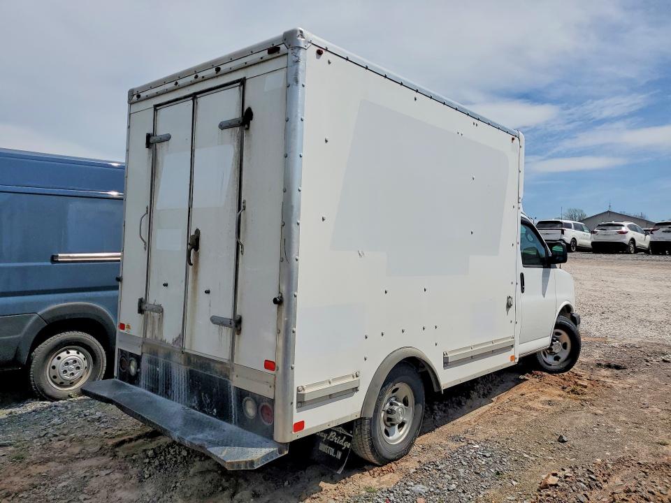 2015 Chevrolet Express VIN 1GB0G2CG9F1277527 COPART salvage auction — MINOR DENT/SCRATCHES, PA - CERT OF TITLE, sold $4,500 on 2026-07-08 (photo 3)