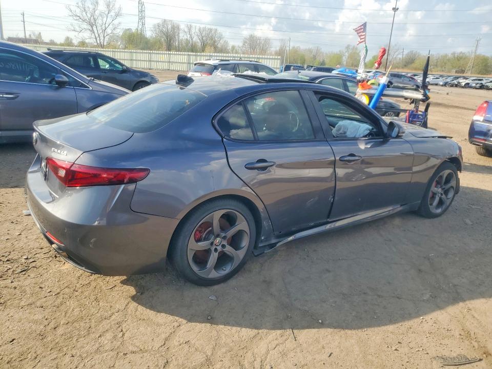 2017 Alfa romeo Giulia VIN ZARFAEDN9H7555662 COPART salvage auction — FRONT END, Mi - Certificate Of Title, sold $2,150 on 2026-07-10 (photo 3)