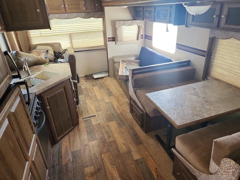 2016 Rockwood Ultra VIN 4X4TRLC2XGZ143149 COPART salvage auction — VANDALISM, TX - SALVAGE VEHICLE TITLE, sold $4,050 on 2026-07-30 (photo 6)