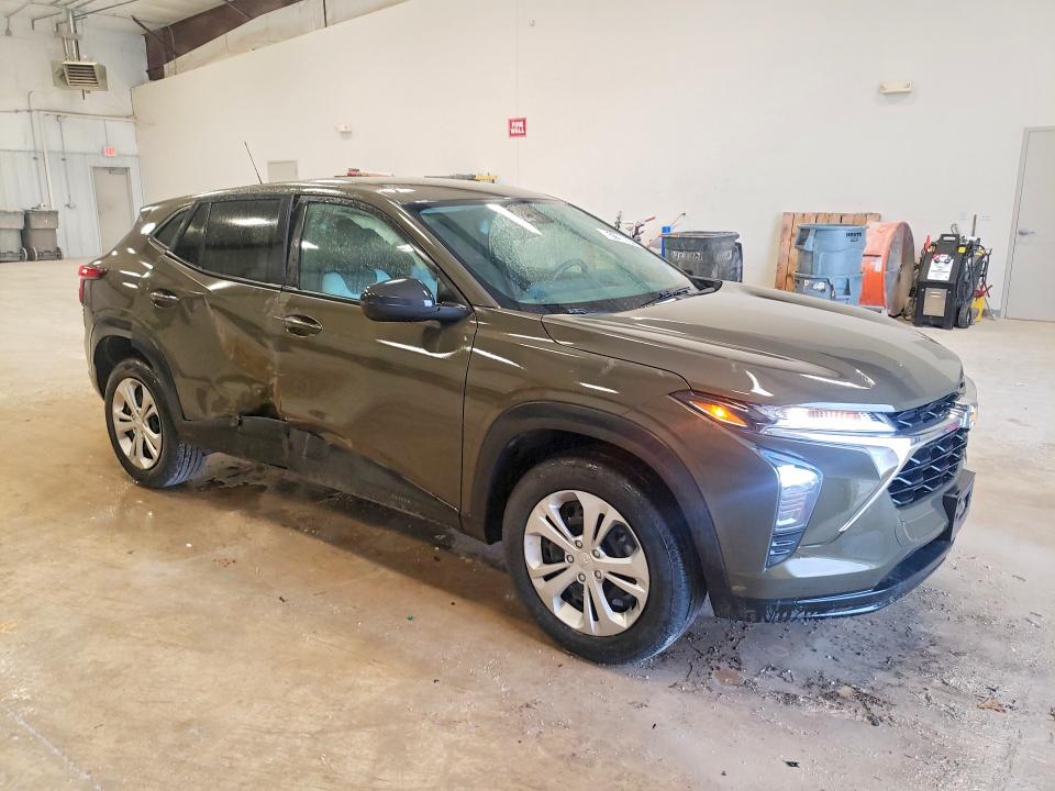2024 Chevrolet Trax VIN KL77LFE20RC212635 COPART salvage auction — SIDE, Tx - Salvage Vehicle Title, sold $4,650 on 2026-07-07 (photo 4)