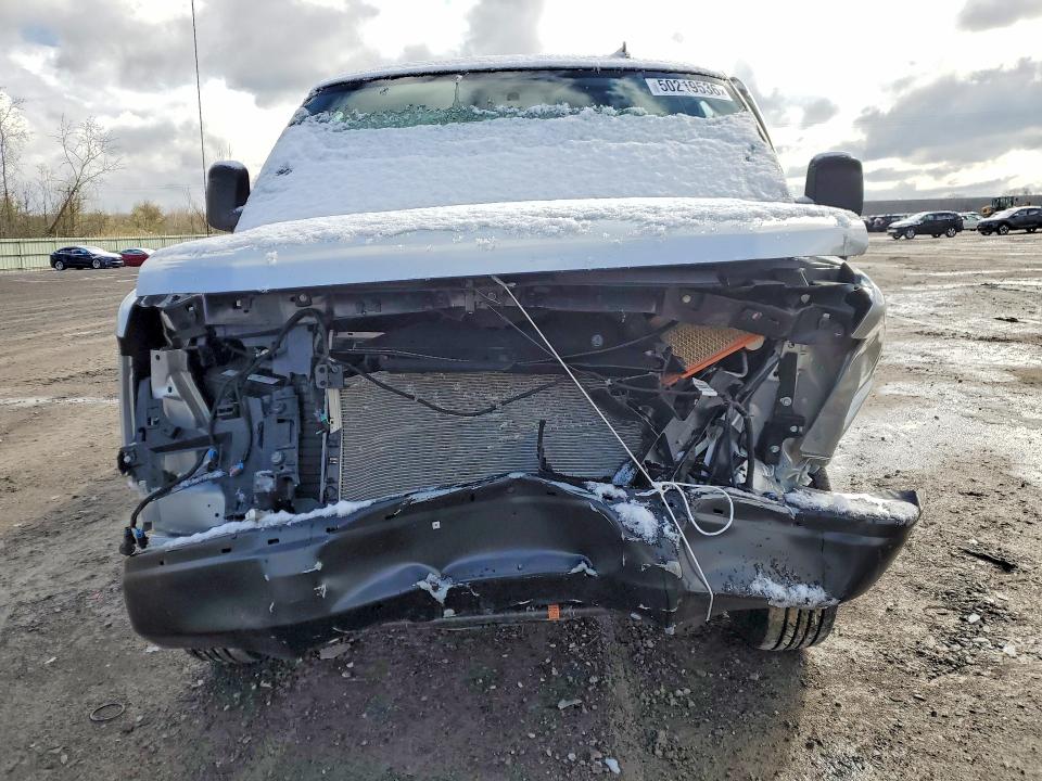 2025 Chevrolet Express VIN 1GAZGNFP1S1262331 COPART salvage auction — FRONT END, Dc - Government Salvage (P), sold $12,100 on 2026-07-27 (photo 5)