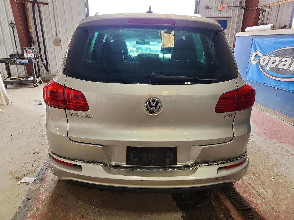2017 Volkswagen Tiguan VIN WVGTV7AX7HK019420 COPART salvage auction — SIDE, Salvage Title, sold $2,150 on 2026-08-10 (photo 6)