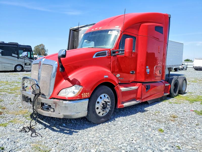 2019 Kenworth T680 VIN 1XKYDP9XXKJ295545 COPART salvage auction — MINOR DENT/SCRATCHES, CA - DIS/DLR/EXP ONLY CLEAN TITLE, sold $11,500 on 2026-07-13 (photo 2)