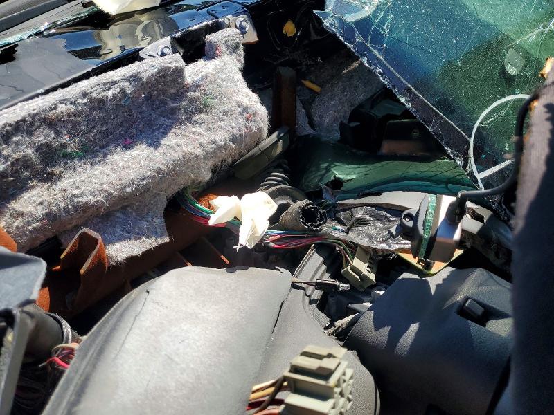 1995 Lincoln Mark series VIN 1LNLM91V4SY760187 COPART salvage auction — ALL OVER, Ca - Dis/Dlr/Exp Lien Papers-Salv, sold $50 on 2026-07-08 (photo 9)