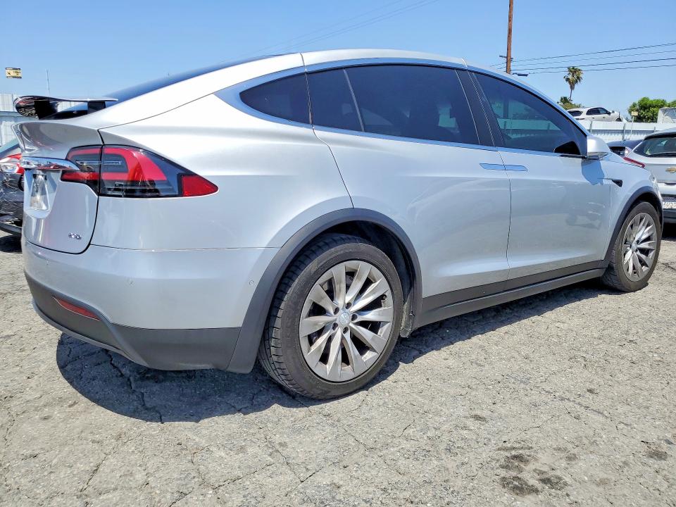 2017 Tesla Model x VIN 5YJXCBE25HF038137 COPART salvage auction — MINOR DENT/SCRATCHES, CA - SALVAGE CERTIFICATE, sold $15,500 on 2026-07-13 (photo 3)
