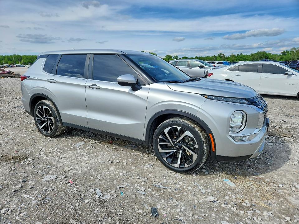 2024 Mitsubishi Outlander VIN JA4J3VA86RZ014243 COPART salvage auction — SIDE, Il - Salvage Certificate, sold $7,800 on 2026-08-03 (photo 4)