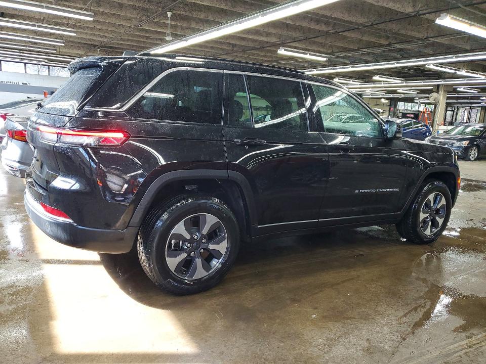 2022 Jeep Grand cherokee VIN 1C4RJYB61N8758538 COPART salvage auction — MINOR DENT/SCRATCHES, MO - CERTIFICATE OF TITLE, sold $14,300 on 2026-07-09 (photo 3)