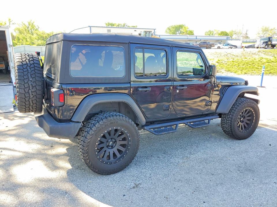 2022 Jeep Wrangler unlimited VIN 1C4HJXDG2NW180358 COPART salvage auction — MINOR DENT/SCRATCHES, MO - CERTIFICATE OF TITLE, sold $9,600 on 2026-07-09 (photo 3)