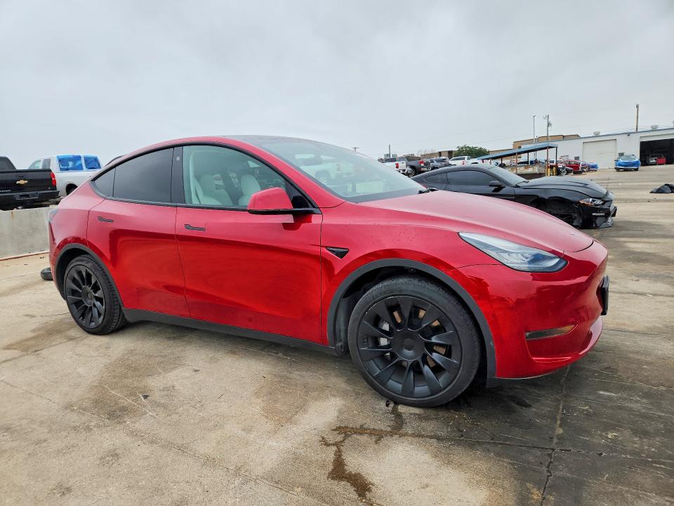 2021 Tesla Model y VIN 5YJYGDEE6MF230773 COPART salvage auction — SIDE, Tx - Salvage Vehicle Title, sold $14,100 on 2026-07-20 (photo 4)
