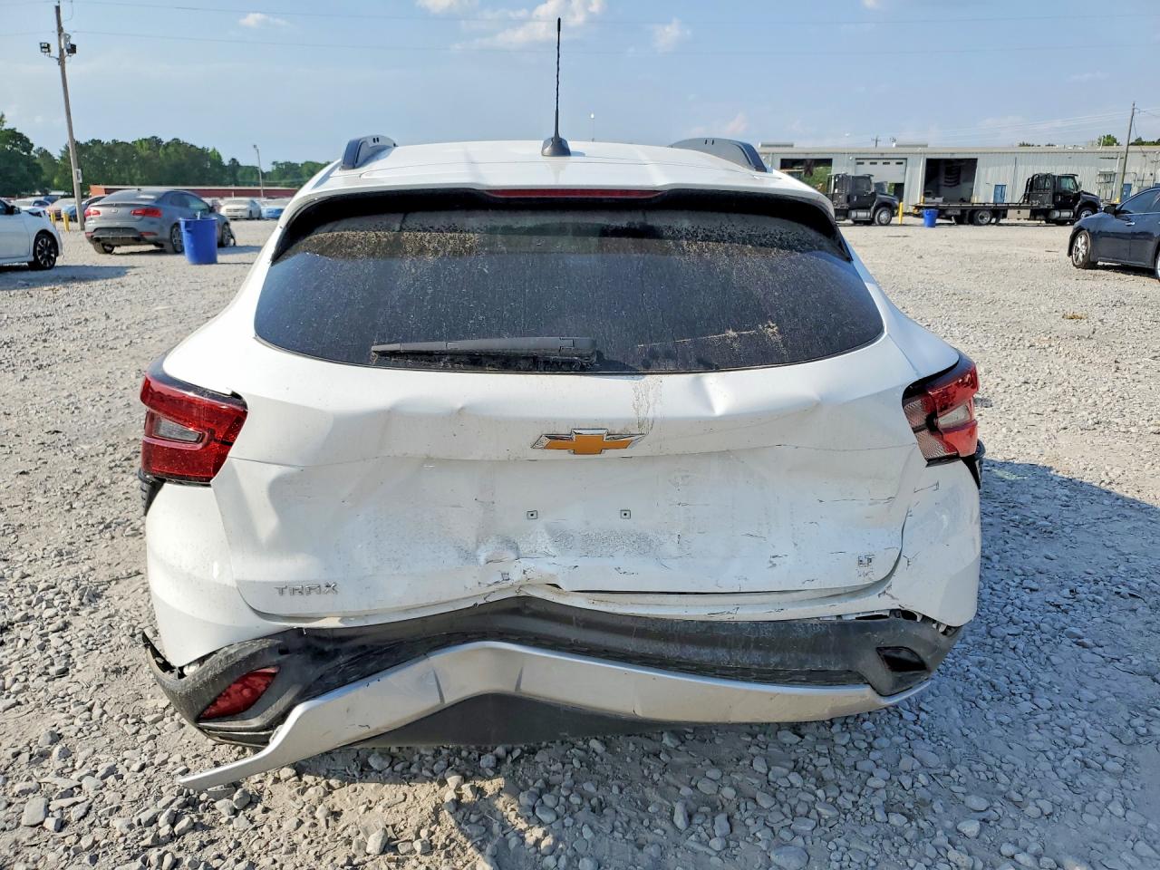 2025 Chevrolet Trax VIN KL77LHEP3SC099034 COPART salvage auction — Rear End, AL - CERT OF TITLE-SALVAGE TITLE, sold $4,650 on 2026-06-25 (photo 6)