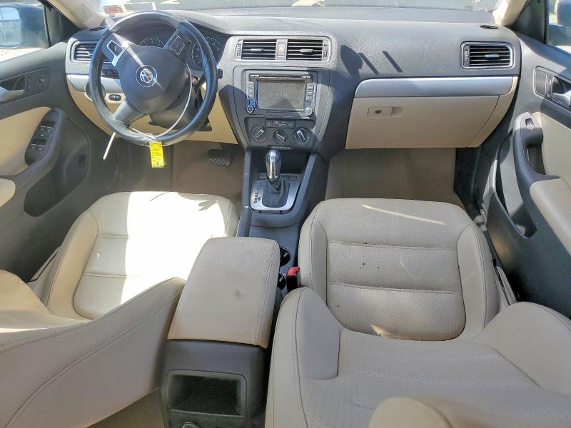 2014 Volkswagen Jetta VIN 3VWD17AJ1EM376593 COPART salvage auction — MINOR DENT/SCRATCHES, CA, sold $500 on 2026-08-17 (photo 8)
