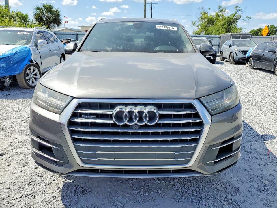 2017 Audi Q7 VIN WA1LAAF7XHD033655 COPART salvage auction — NORMAL WEAR, FL - CERTIFICATE OF TITLE (P), sold $4,700 on 2026-07-31 (photo 5)