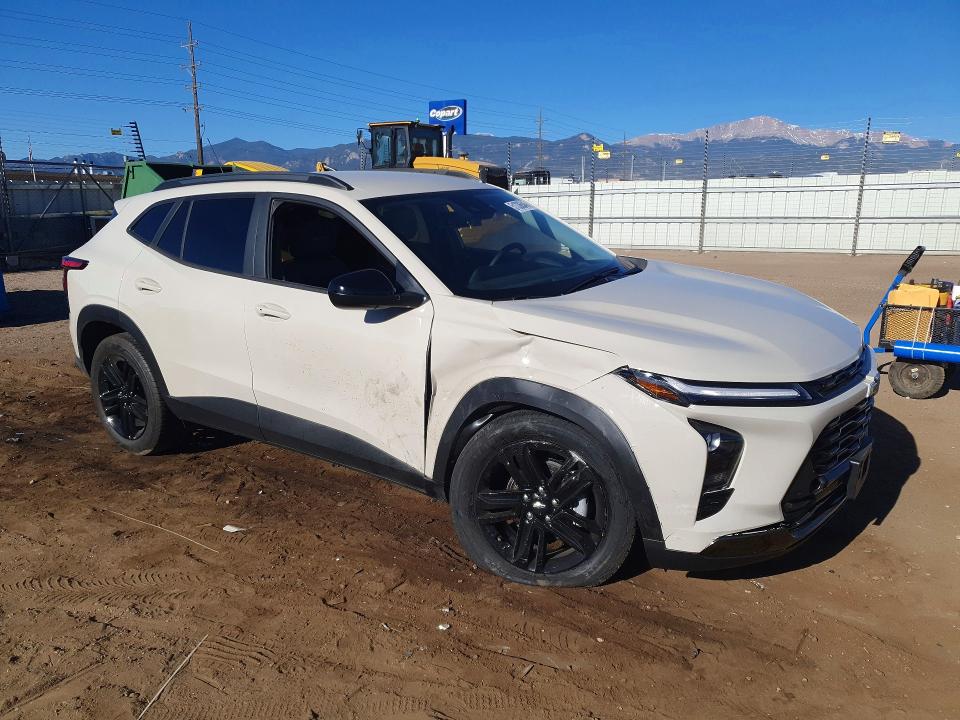 2026 Chevrolet Trax VIN KL77LKEPXTC078843 COPART salvage auction — SIDE, Co - Salvage Title, sold $11,100 on 2026-07-13 (photo 4)