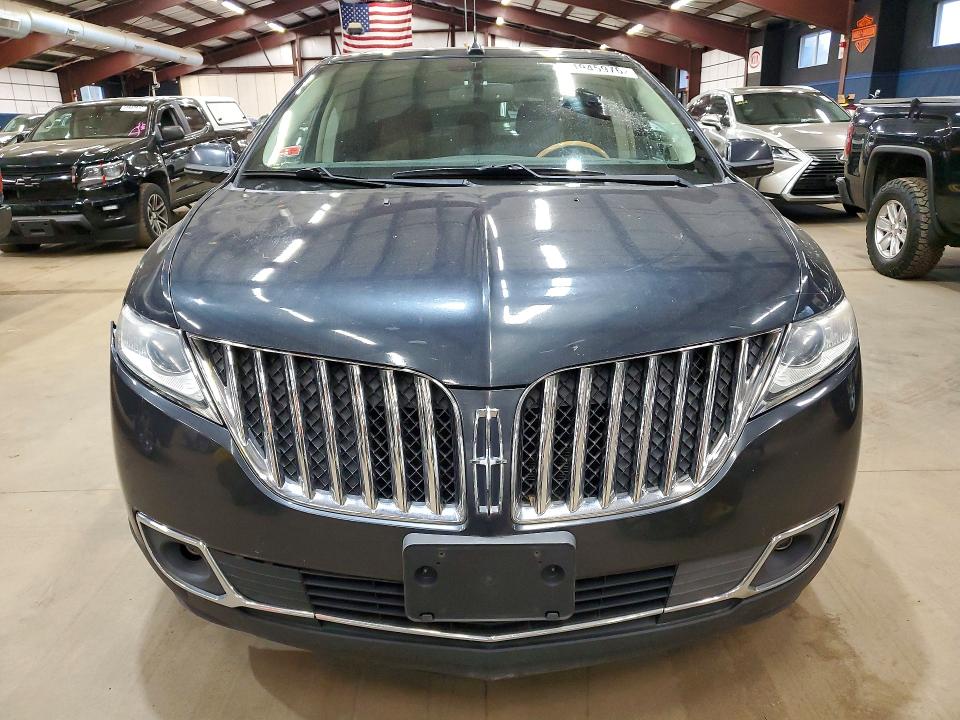 2013 Lincoln townhouse Mkx VIN 2LMDJ8JK6DBL36298 COPART salvage auction — MINOR DENT/SCRATCHES, RI - CERTIFICATE OF TITLE, sold $2,900 on 2026-07-27 (photo 5)