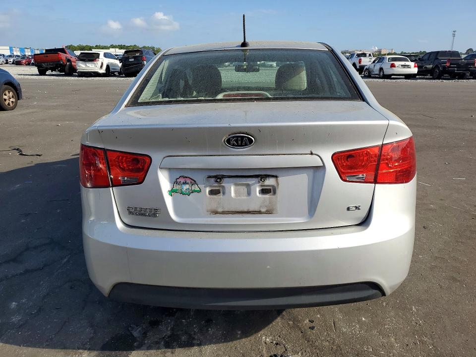 2013 Kia Forte VIN KNAFU4A23D5718475 COPART salvage auction — FRONT END, Salvage Title, sold $425 on 2026-07-15 (photo 6)