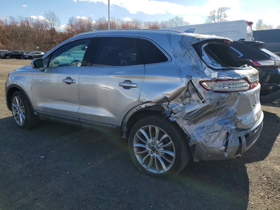 2015 Lincoln townhouse Mkc VIN 5LMCJ1A98FUJ36478 COPART salvage auction — REAR END, IN - CERTIFICATE OF TITLE, sold $4,800 on 2026-07-30 (photo 2)