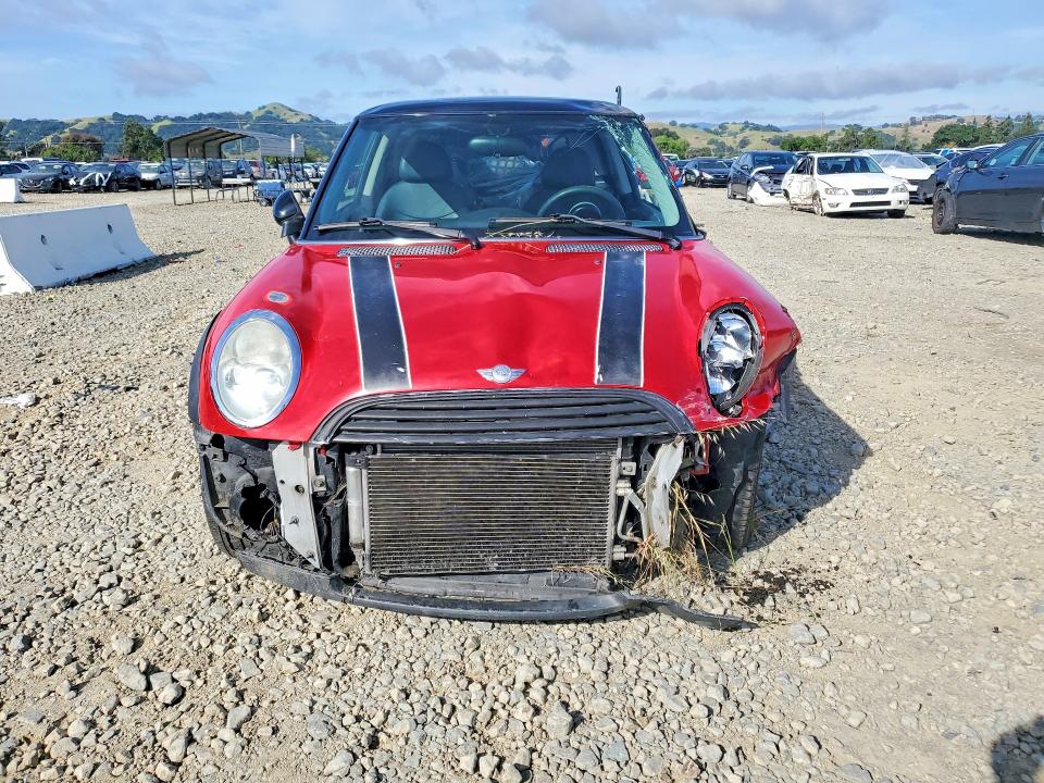 2004 Mini Cooper VIN WMWRC33484TC49889 COPART salvage auction — ROLLOVER, Ca - Salvage Certificate, sold $150 on 2026-08-11 (photo 5)