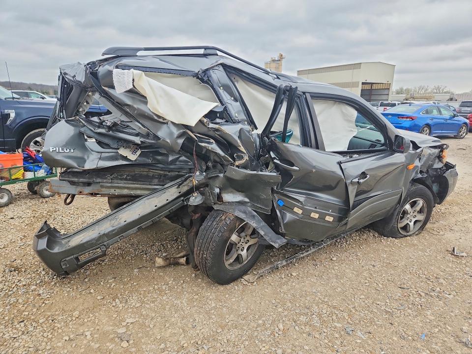 2008 Honda Pilot VIN 5FNYF18728B009742 COPART salvage auction — ALL OVER, Mo - Salvage Certificate Of Title, sold $125 on 2026-07-09 (photo 3)