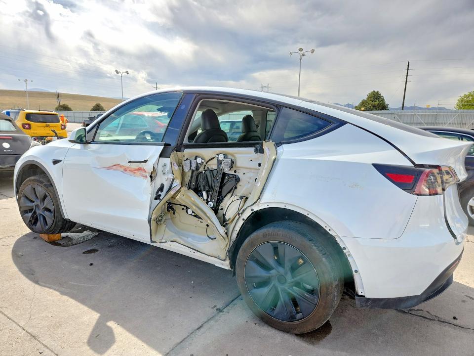 2024 Tesla Model y VIN 7SAYGDEE6RA291855 COPART salvage auction — SIDE, Sd - Cert Of Title-Salvage, sold $275 on 2026-07-20 (photo 2)