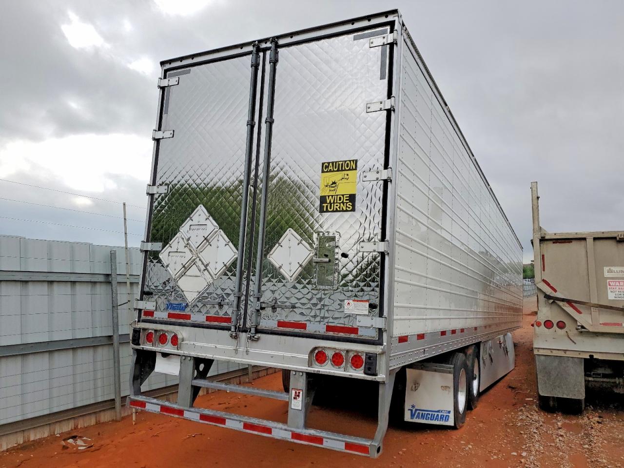 2024 Cimc 1rbr5305 VIN 527SR5320RL041855 COPART salvage auction — All Over, OK - CERT OF TITLE-SALVAGE, sold $34,000 on 2026-07-02 (photo 4)