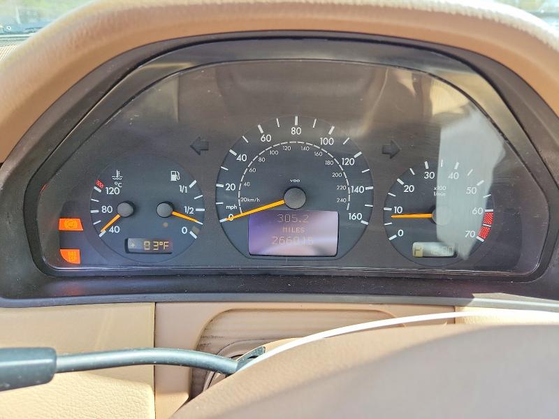 2000 Mercedes-benz E-klasse VIN WDBJF65J4YB123676 COPART salvage auction — REAR END, Md - Cert Of Salvage > 75% Damage, sold $300 on 2026-07-24 (photo 9)