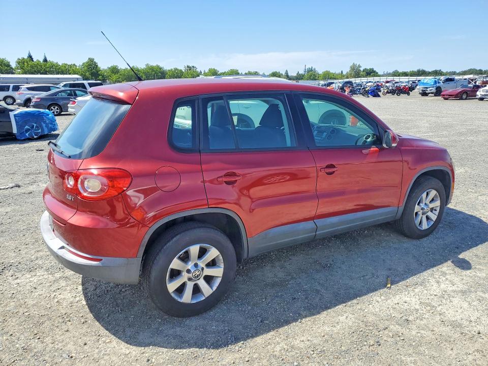 2010 Volkswagen Tiguan VIN WVGAV7AX4AW000474 COPART salvage auction — MINOR DENT/SCRATCHES, Ca - Dis/Dlr/Exp Only Clean Title (P), sold $325 on 2026-07-09 (photo 3)