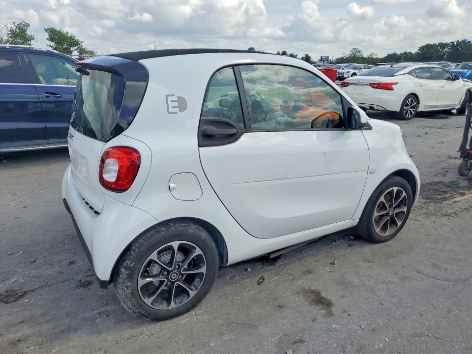 2017 Smart Fortwo VIN WMEFJ9BA1HK229984 COPART salvage auction — SIDE, Fl - Certificate Of Title, sold $3,450 on 2026-08-04 (photo 3)