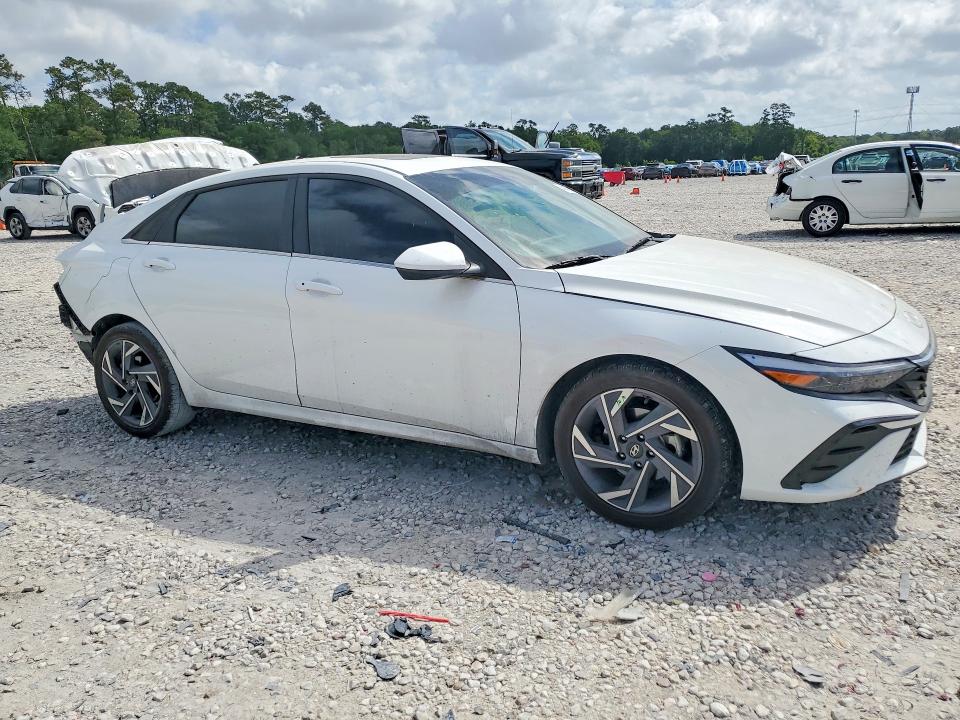 2025 Hyundai Elantra VIN KMHLS4DG1SU029049 COPART salvage auction — REAR END, Tx - Certificate Of Title, sold $9,100 on 2026-07-08 (photo 4)