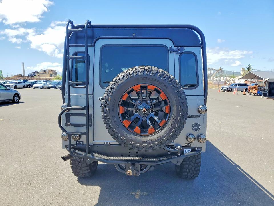 1992 Land rover Defender VIN SALLDHMF8JA916462 COPART salvage auction — ROOF, Hi - Certificate Of Title, sold $114,000 on 2026-07-27 (photo 6)