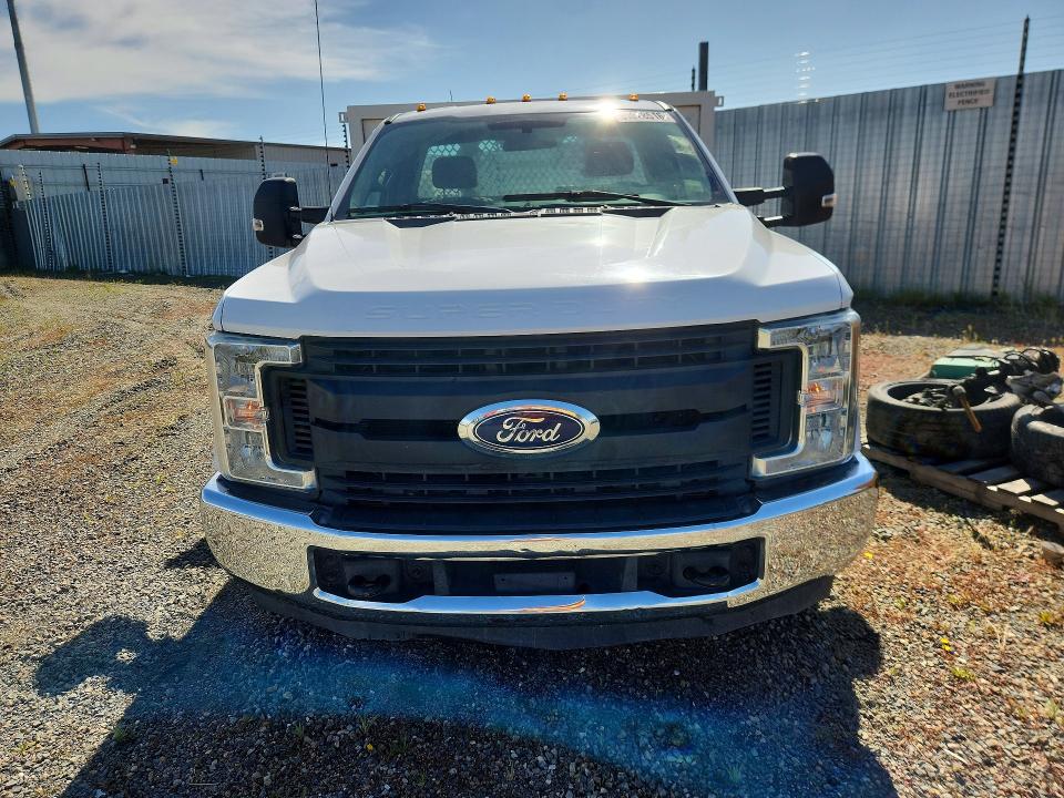 2017 Ford F-350 super duty VIN 1FDRF3GT5HEB62028 COPART salvage auction — MINOR DENT/SCRATCHES, NV - DIS/DLR/EXP ONLY CLEAN TITLE (P), sold $6,600 on 2026-07-09 (photo 5)