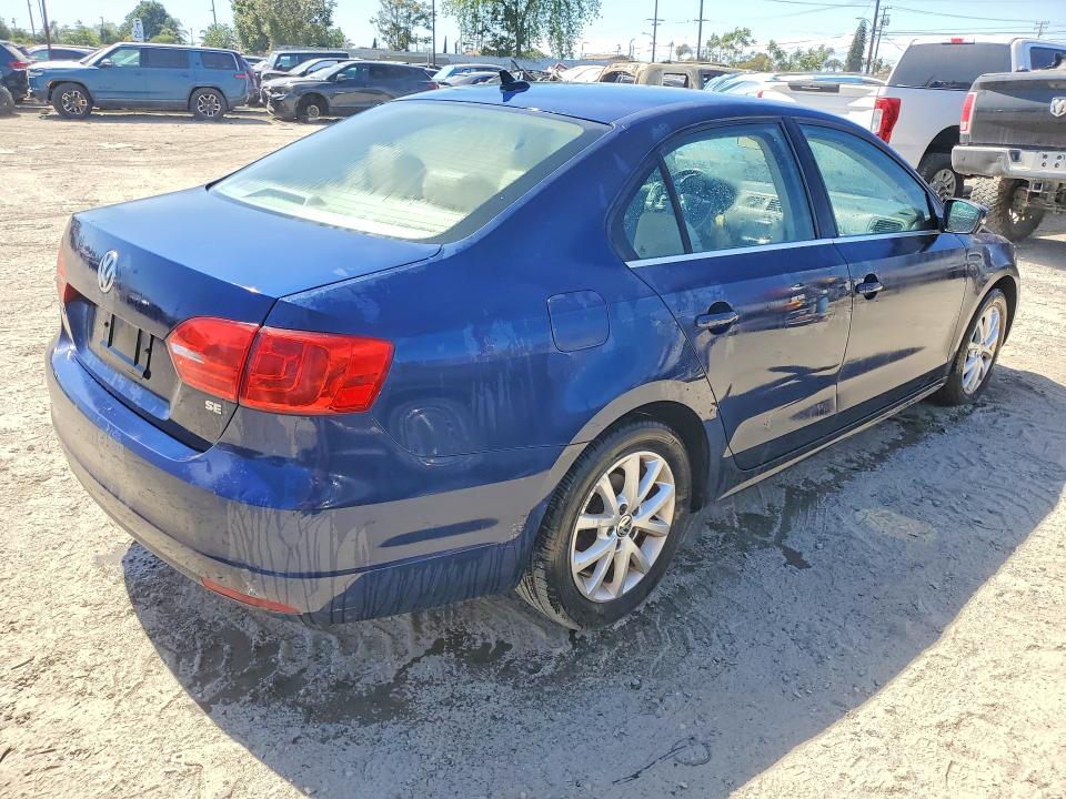 2014 Volkswagen Jetta VIN 3VWD17AJ1EM376593 COPART salvage auction — MINOR DENT/SCRATCHES, CA, sold $500 on 2026-08-17 (photo 3)