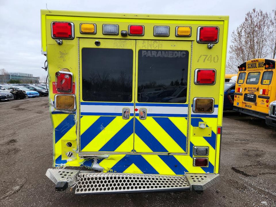 2022 Ford Econoline e350 VIN 1FDWE3FN7NDC03785 COPART salvage auction — SIDE, On - Permit Salvage (P), sold $1,700 on 2026-07-09 (photo 6)