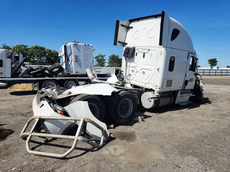 2023 Freightliner Cascadia 126 VIN 3AKJHHDR4PSNG7317 COPART salvage auction — ROLLOVER, CA - NON-REPAIRABLE VEHICLE CERT, sold $10,200 on 2026-09-03 (photo 4)