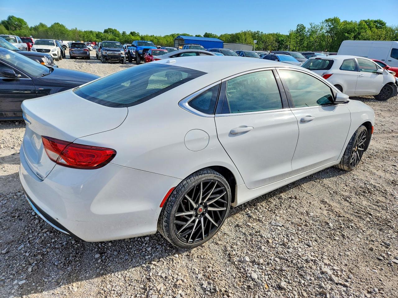 2015 Chrysler 200 VIN 1C3CCCAB9FN720838 COPART salvage auction — Rear End, MO - SALVAGE CERTIFICATE OF TITLE, sold $450 on 2026-06-23 (photo 3)