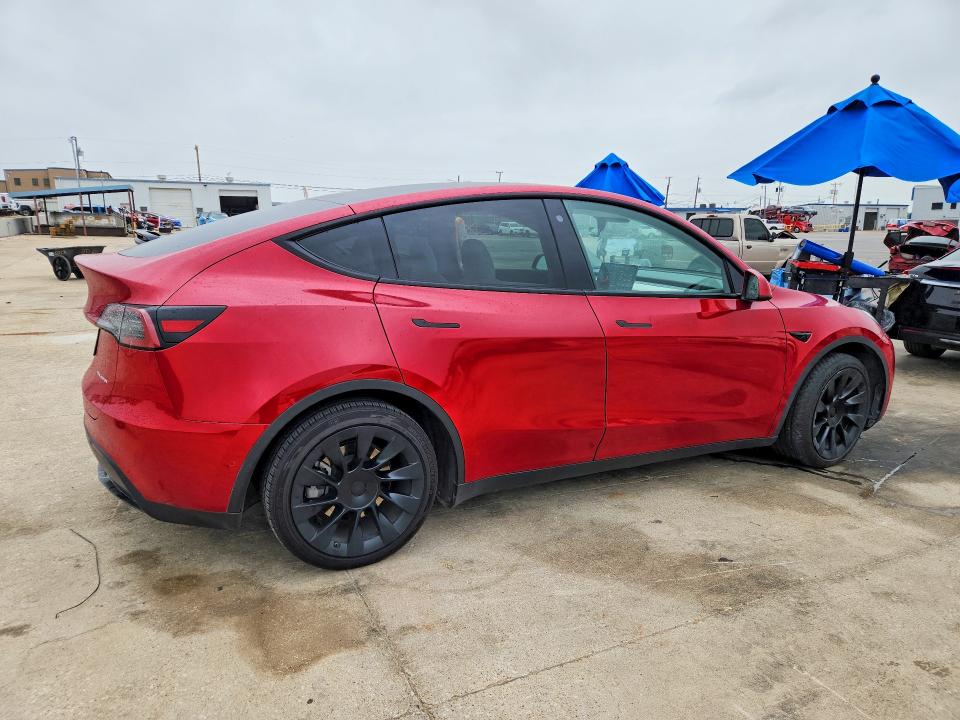 2021 Tesla Model y VIN 5YJYGDEE6MF230773 COPART salvage auction — SIDE, Tx - Salvage Vehicle Title, sold $14,100 on 2026-07-20 (photo 3)