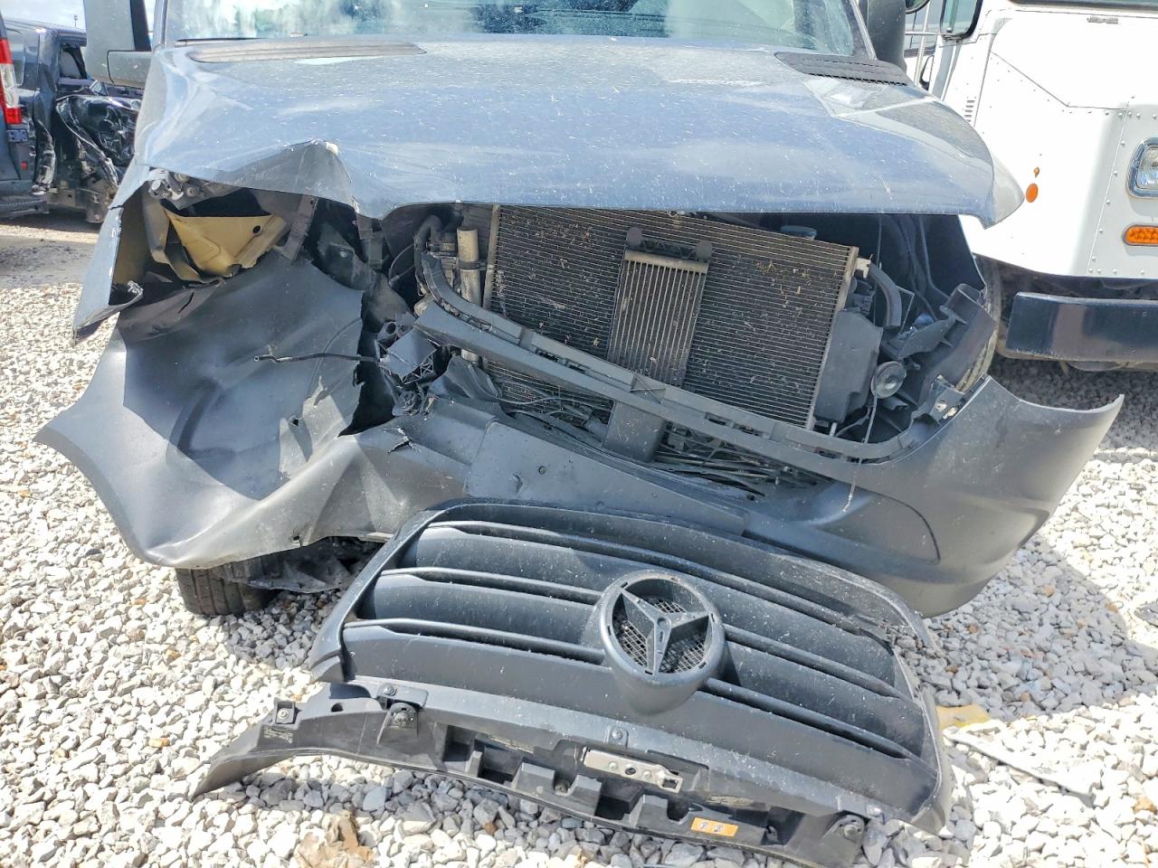 2019 Mercedes-Benz Sprinter VIN WD4PF1CD5KP140742 COPART salvage auction — All Over, MO - SALVAGE CERTIFICATE OF TITLE, sold $2,900 on 2026-07-09 (photo 9)