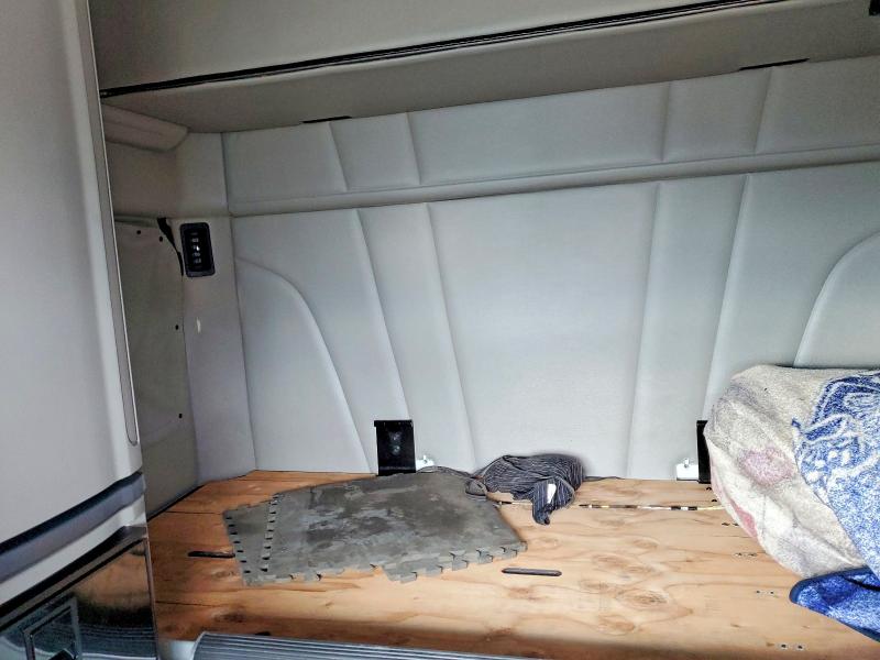 2019 Peterbilt - VIN 1XPBDP9X0KD622369 COPART salvage auction — NORMAL WEAR, WI - DIS/DLR/EXP ONLY CLEAN TITLE, sold $8,300 on 2026-07-11 (photo 6)