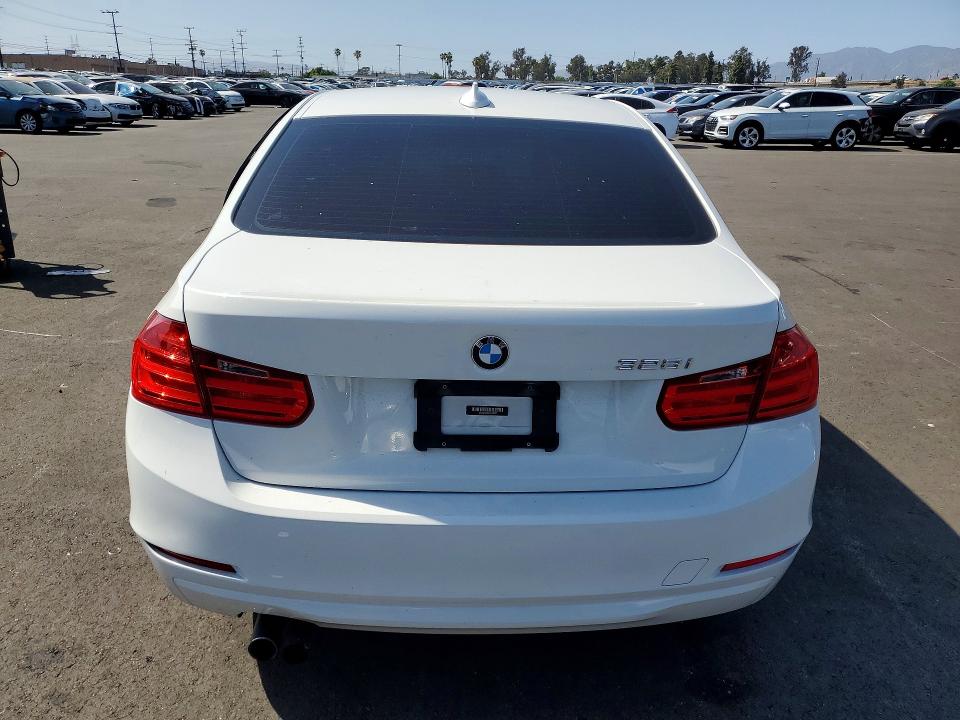 2015 BMW 3er VIN WBA3C1C54FK119357 COPART salvage auction — SIDE, Salvage Title, sold $1,600 on 2026-07-15 (photo 6)